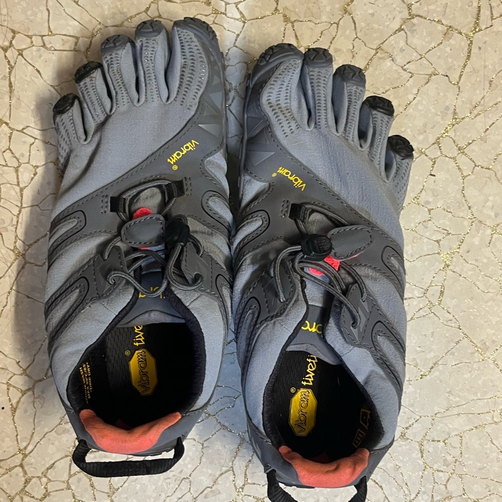 Vibram Women’s Gray and Black Swim Shoes